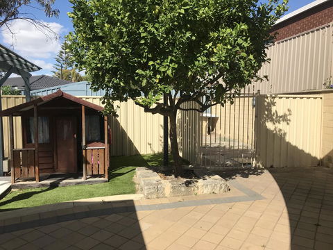 Hillarys Family Holiday Home - Accommodation 4U 3