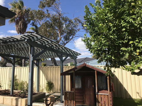 Hillarys Family Holiday Home - Accommodation 4U 2