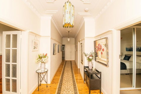 Hillside Cottage  Comfy, Spacious, Walk To CBD & Stannies - Accommodation 4U 0