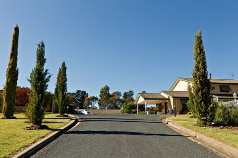 Hilltops Retreat Motor Inn - Accommodation 4U 2