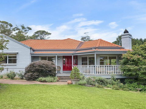 Hillview Cottage - Classic Country Comfort And Charm - Accommodation 4U 0