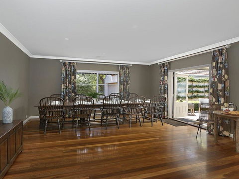 Hillview Cottage - Classic Country Comfort And Charm - Accommodation 4U 3