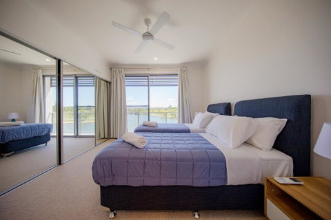 HomePlus - Lakeview Morden Townhouse - Accommodation 4U 3