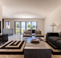Homeplus-Escape to Modern Home in Hope Island - Accommodation 4U