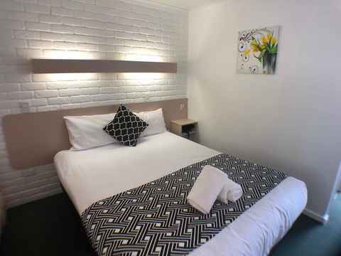 Jacaranda Place Motor Inn - Accommodation 4U 2