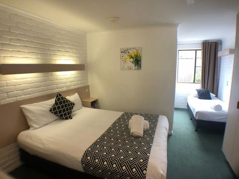 Jacaranda Place Motor Inn - Accommodation 4U 3