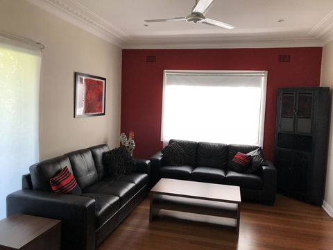 Jean Street Home Away From Home - Accommodation 4U 2