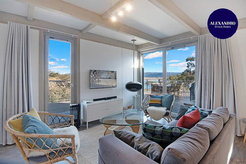 JINDY HOUSE BRAND NEW And STYLISH AMAZING VIEWS - Accommodation 4U 0