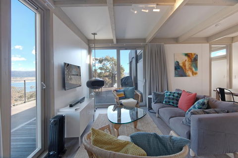 JINDY HOUSE BRAND NEW And STYLISH AMAZING VIEWS - Accommodation 4U 3