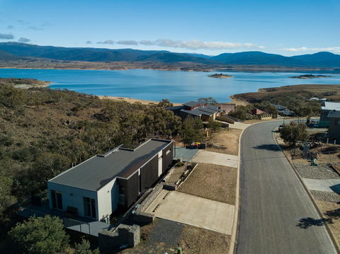 JINDY HOUSE BRAND NEW And STYLISH AMAZING VIEWS - Accommodation 4U 2