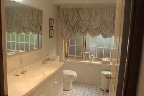 JOHN HUNTER B&B - Accommodation 4U 1