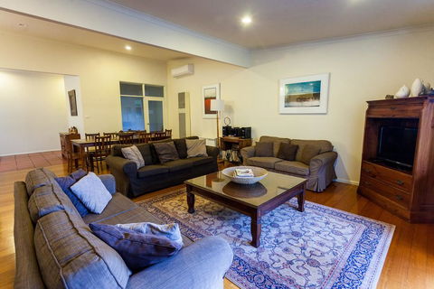 Jordan House - Accommodation 4U 0