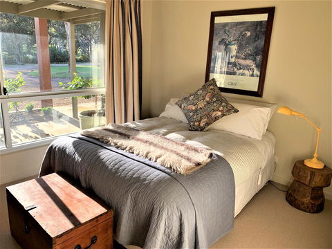 Kenwood Bank Vineyard Retreat - Accommodation 4U 3
