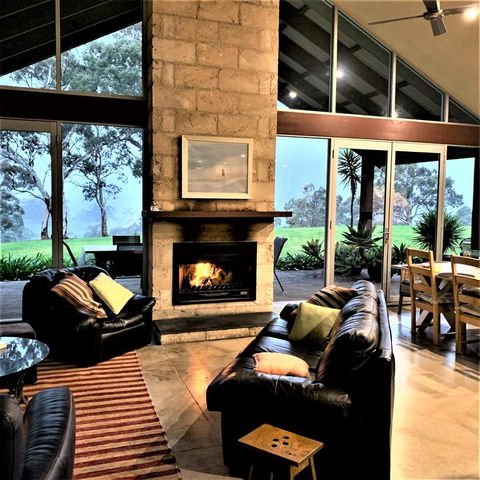 Kenwood Bank Vineyard Retreat - Accommodation 4U 0