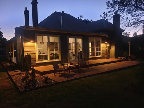 Kings Cottage Uralla - Accommodation 4U 1