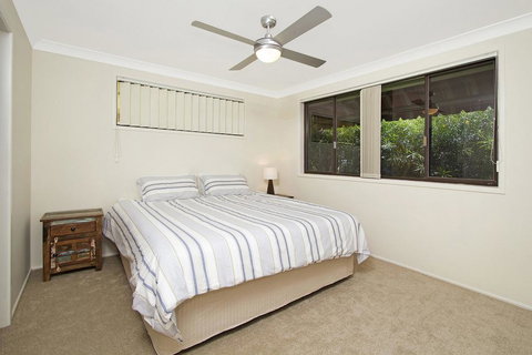 KINGSCLIFF HOLIDAY HOME ON THE HILL - SYD'S VIEW - Accommodation 4U 1
