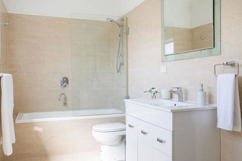 Kinross Cottage - Neat And Stylish, Sleeps 9 - Accommodation 4U 2