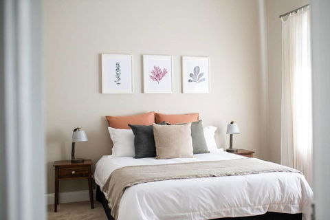Kinross Cottage - Neat And Stylish, Sleeps 9 - Accommodation 4U 3