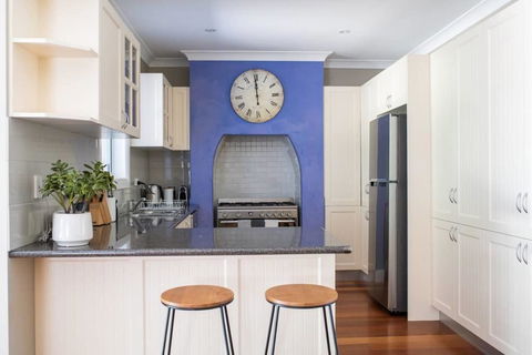 Kinross Cottage - Neat And Stylish, Sleeps 9 - Accommodation 4U 1