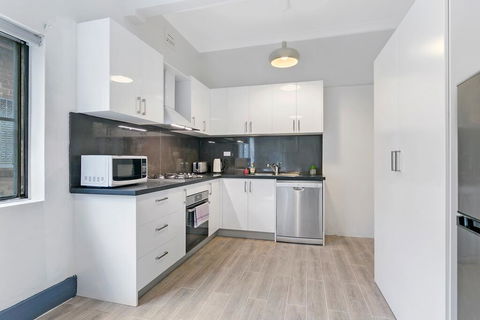 KOZYGURU ARNCLIFFE SYDNEY AIRPORT RENOVATED COTTAGE 3 BED HOUSE NAR232 - Accommodation 4U 1
