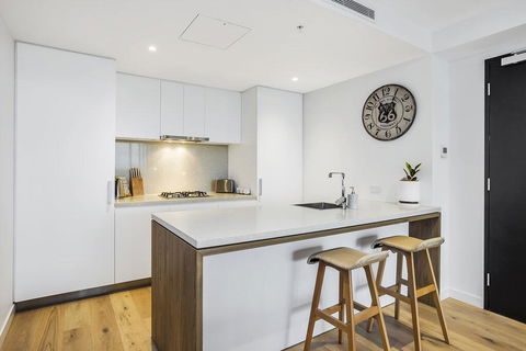 KOZYGURU FORTITUDE VALLEY 2 BED DESIGNER APT + FREE PARKING QFV179-803 - Accommodation 4U 3