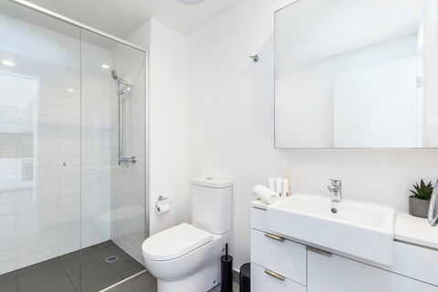 KOZYGURU FORTITUDE VALLEY AMAZING VIEW 2BED APT + FREE PARKING QFV010 - Accommodation 4U 1