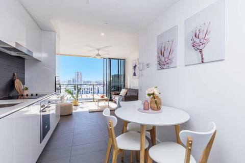 KOZYGURU FORTITUDE VALLEY AMAZING VIEW 2BED APT + FREE PARKING QFV010 - Accommodation 4U 2