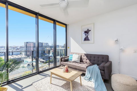 KOZYGURU FORTITUDE VALLEY AMAZING VIEW 2BED APT + FREE PARKING QFV010 - Accommodation 4U 0