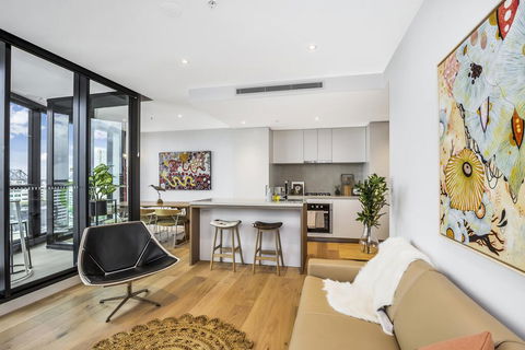 KOZYGURU FORTITUDE VALLEY DESIGNER GRADE 2 BED APT FREE PARKING QFV179-1401 - Accommodation 4U 0