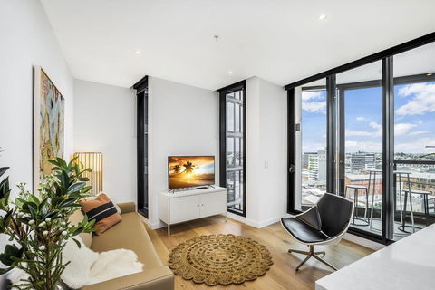 KOZYGURU FORTITUDE VALLEY DESIGNER GRADE 2 BED APT FREE PARKING QFV179-1401 - Accommodation 4U 3
