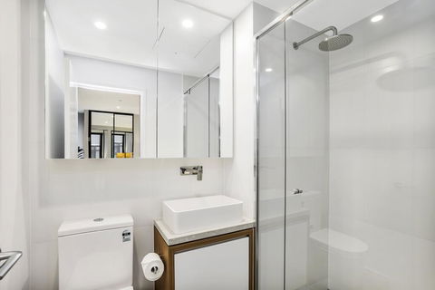 KOZYGURU FORTITUDE VALLEY DESIGNER GRADE 2 BED APT FREE PARKING QFV179-1401 - Accommodation 4U 2