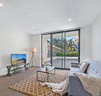 KOZYGURU WOLLI CREEK KOZY 3 BED APT  FREE PARKING NWC009 - Accommodation 4U