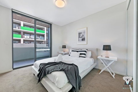 KOZYGURU WOLLI CREEK KOZY 3 BED APT + FREE PARKING NWC009 - Accommodation 4U 2