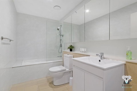 KOZYGURU WOLLI CREEK KOZY 3 BED APT + FREE PARKING NWC009 - Accommodation 4U 1