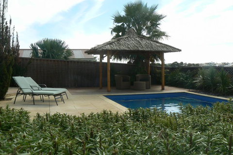 La Mer - Home With A Pool - Accommodation 4U 3