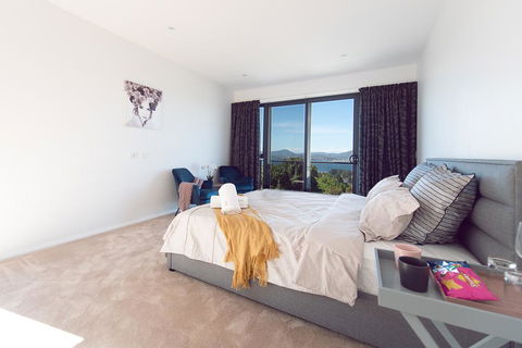 La Vie Luxury Bay View - Accommodation 4U 0