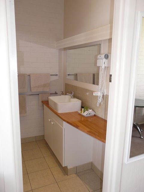 Lake Bolac Motel - Accommodation 4U 2