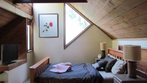 Lake Russell Luxury Retreat - Accommodation 4U 3