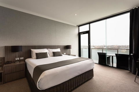 Lakes Hotel - Accommodation 4U 2