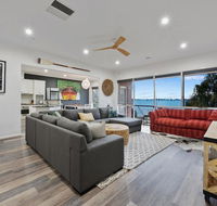 Lakeside Landing - Waterfront - Accommodation 4U