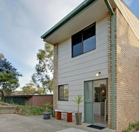 Lakeside Townhouse - Accommodation 4U