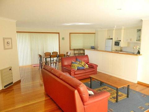 LAKESIDE2 - Accommodation 4U 2