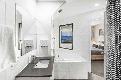 Landmark Resort - Accommodation 4U 1