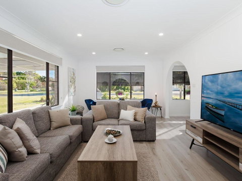 Le Maison, 77 Horace St - Stunning House With Ducted Air, WIFI And Linen Provided - Accommodation 4U 1