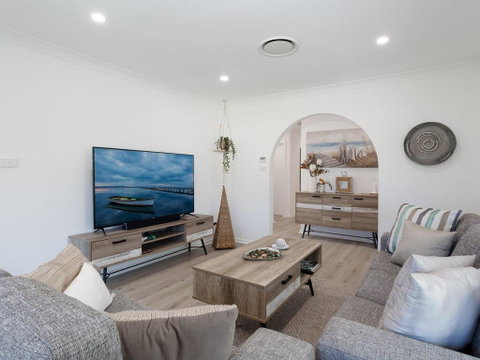 Le Maison, 77 Horace St - Stunning House With Ducted Air, WIFI And Linen Provided - Accommodation 4U 2