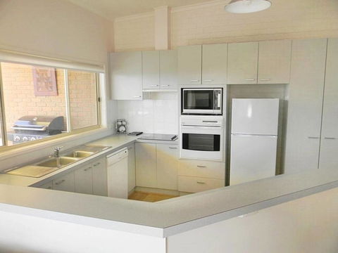 LIFE'S A BEACH - Accommodation 4U 3