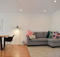 Light And Airy North Bondi Apartment - Accommodation 4U