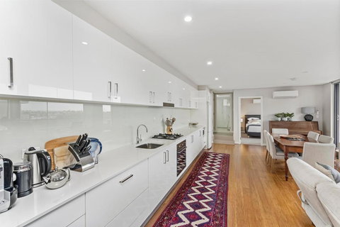 Light Filled Apartment With Sweeping Harbour Views - Accommodation 4U 2