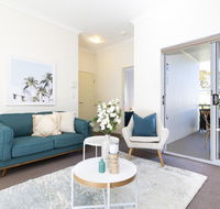 Light bright and spacious unit close to beaches - Accommodation 4U