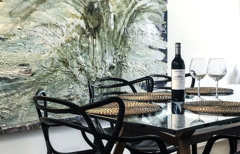 LUXE - Park Views, Wine, Wifi, Netflix, Garage, PETS Ok! - Accommodation 4U 3